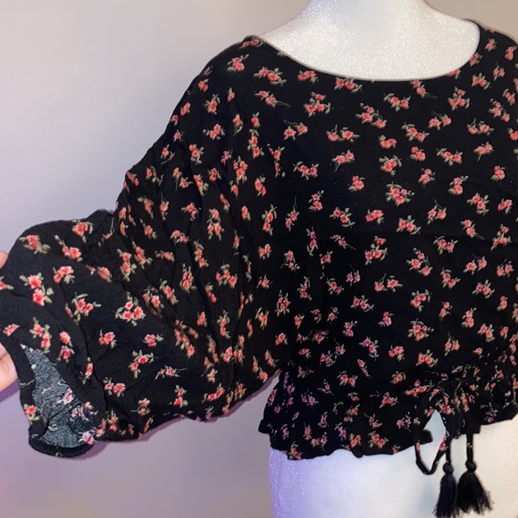 Vanilla Star Floral Boho Cropped Blouse - Picture 3 of 14